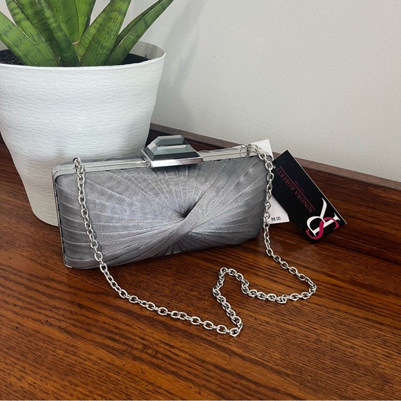 NWT Sondra Roberts Gray Silver Satin Twist Evening Clutch Silver Tone Chain Trim - Picture 2 of 11
